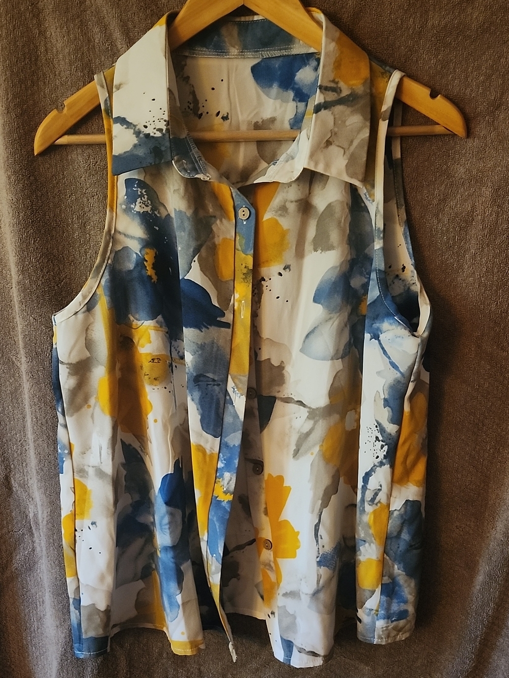 SHEIN Sleeveless Button-Front Blouse in Blue, Yellow & Gray